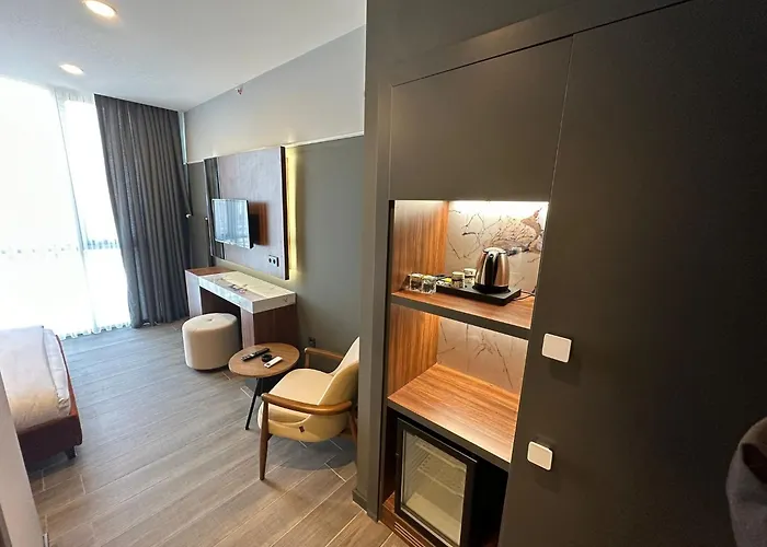 Second Suit Hotel
